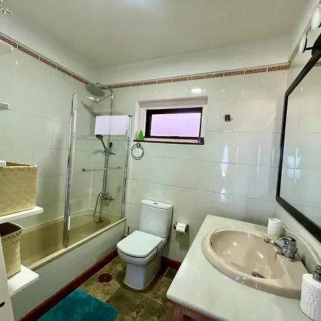 Dana Вилла Адехе